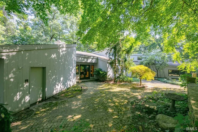 $535,000 | 55944 Dana Drive, Bristol, IN 46507