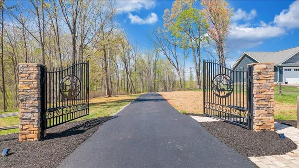 $1,549,000 | 483 Morewood Road, Hardy, VA 24101