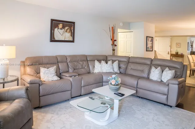 $800,000 | 1800 South Ocean Boulevard, Unit 502, Lauderdale-by-the-Sea, FL 33062