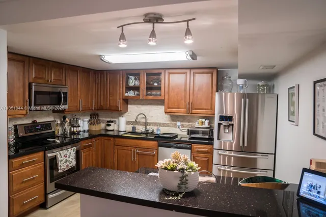 $800,000 | 1800 South Ocean Boulevard, Unit 502, Lauderdale-by-the-Sea, FL 33062