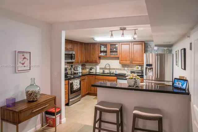 $800,000 | 1800 South Ocean Boulevard, Unit 502, Lauderdale-by-the-Sea, FL 33062