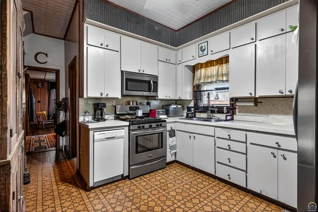 $309,900 | 6829 Half Mound Road, Valley Falls, KS 66088