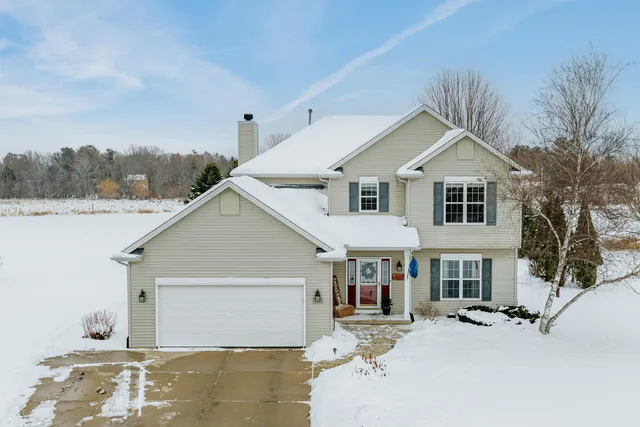$485,000 | N7726 Maple Ridge Road, Oconomowoc, WI 53066