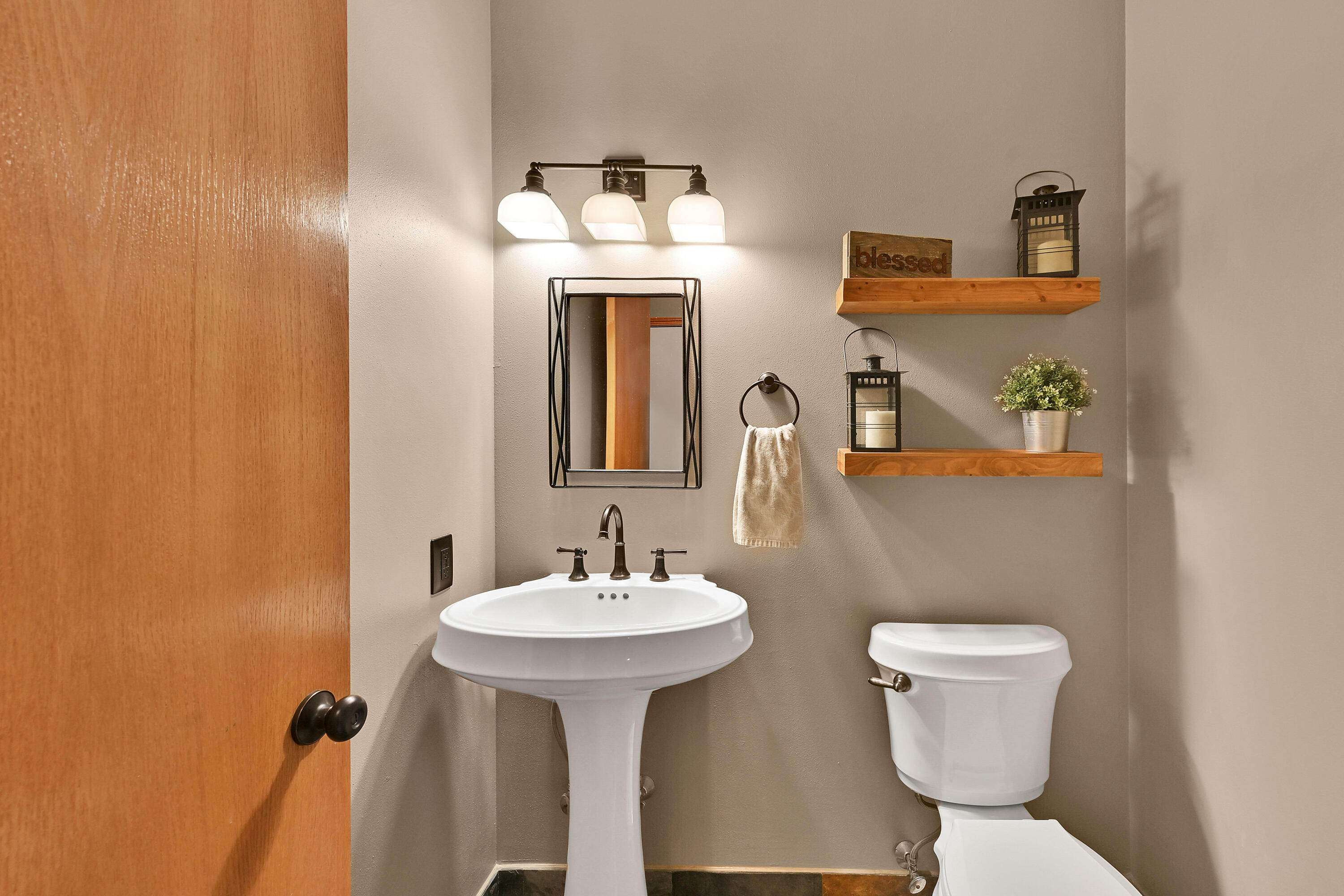 N7726 Maple Ridge Road Oconomowoc, WI 53066 - Photo 20 of 39 Main Floor Powder Room