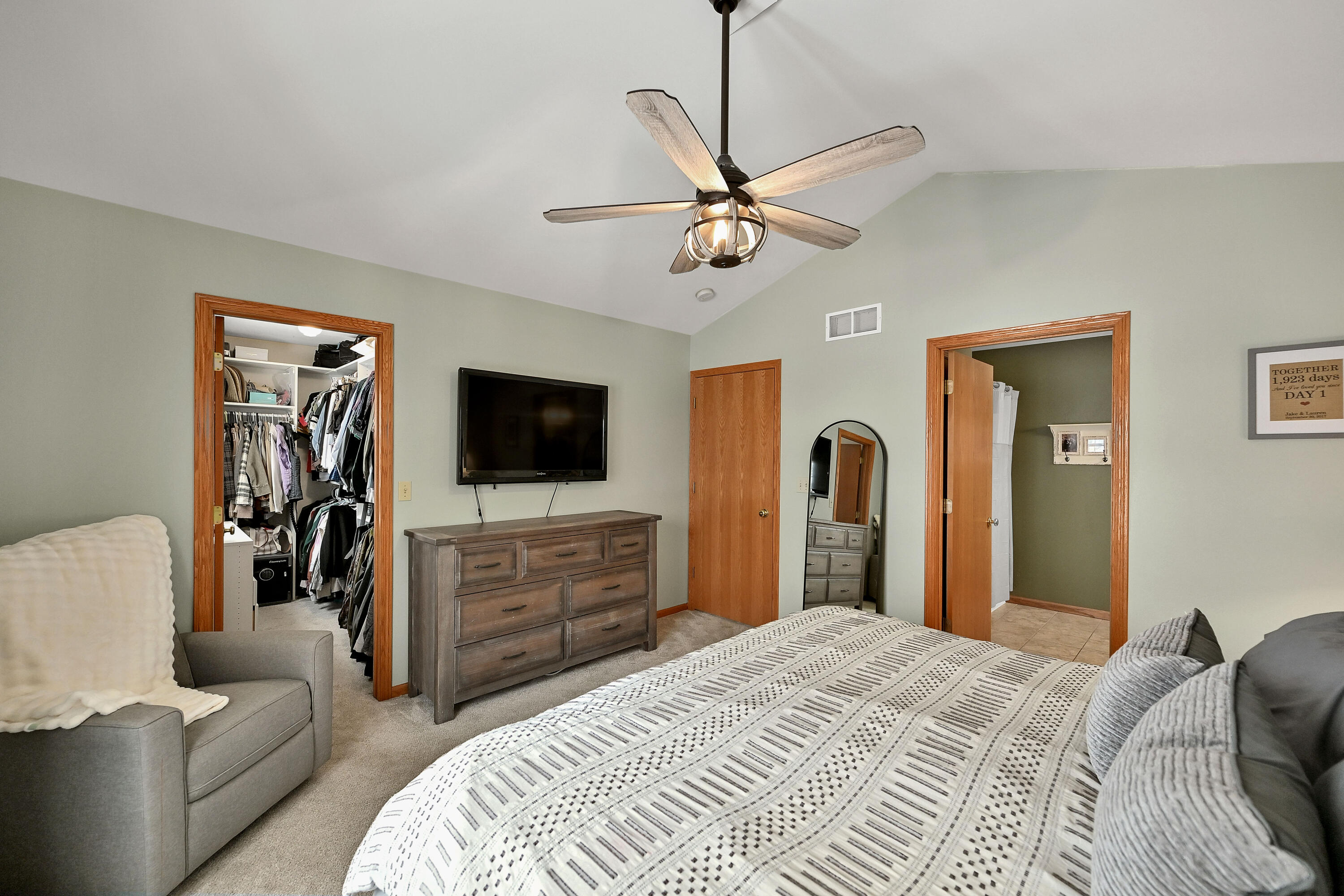 N7726 Maple Ridge Road Oconomowoc, WI 53066 - Photo 23 of 39 Primary w/Walk-in-Closet