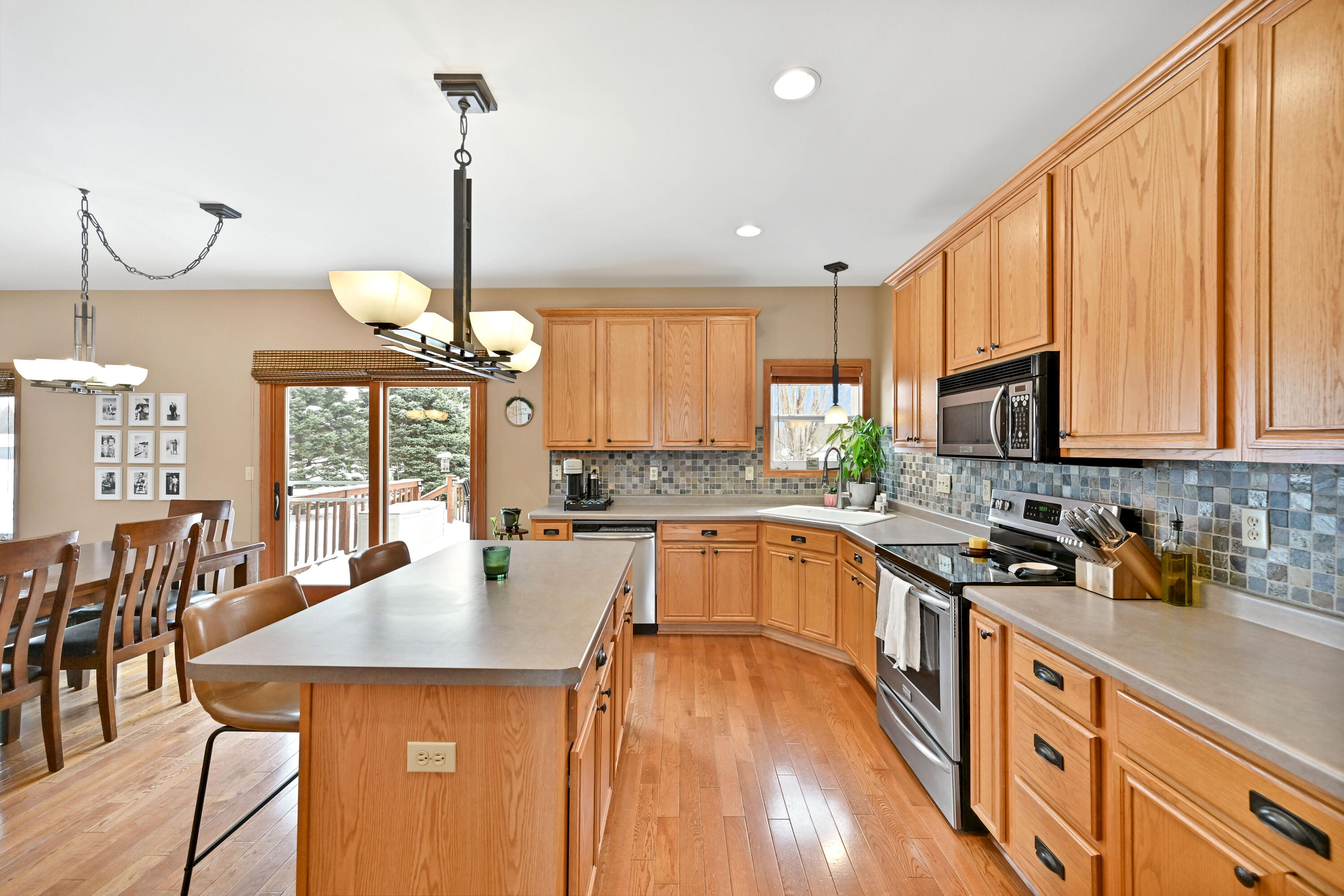N7726 Maple Ridge Road Oconomowoc, WI 53066 - Photo 8 of 39 Efficient Kitchen Design