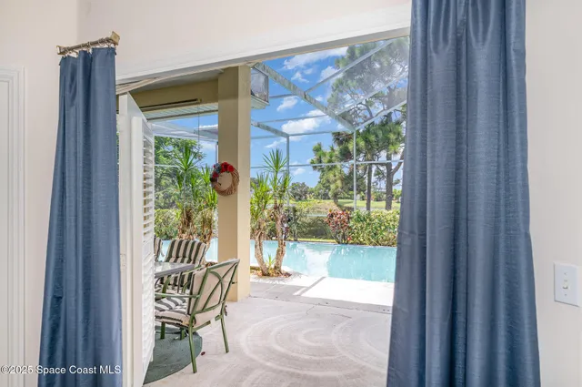 a view of a garden with sitting area