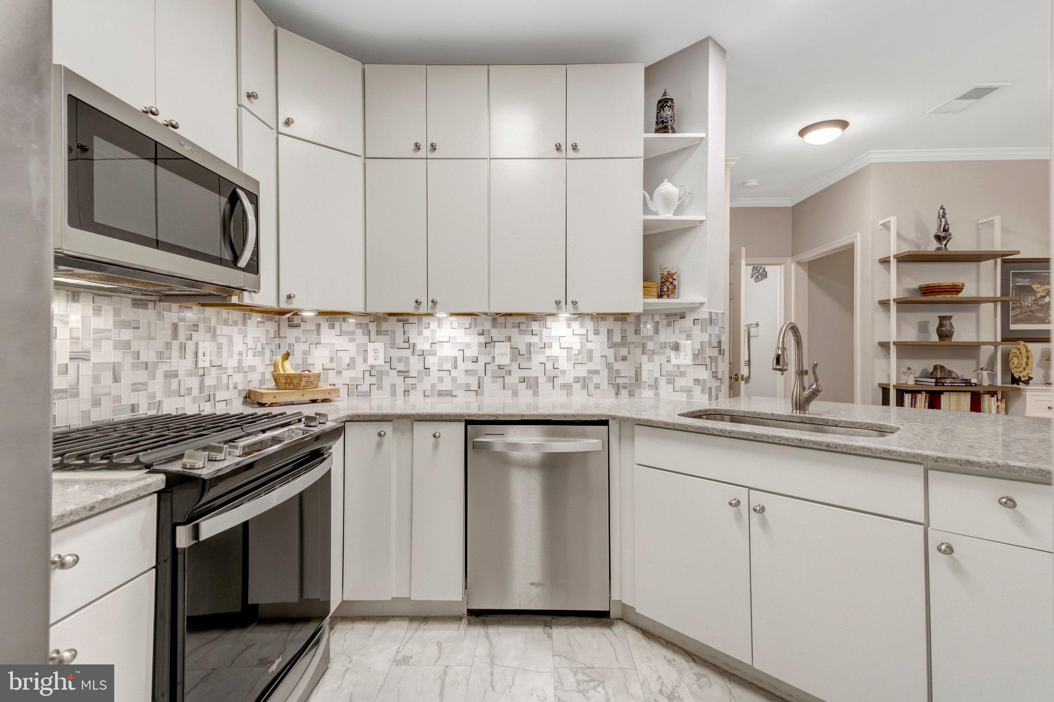 4310 Cannon Ridge Court, Unit 75 Fairfax, VA 22033 - Photo 5 of 29 Renovated, high-quality kitchen!