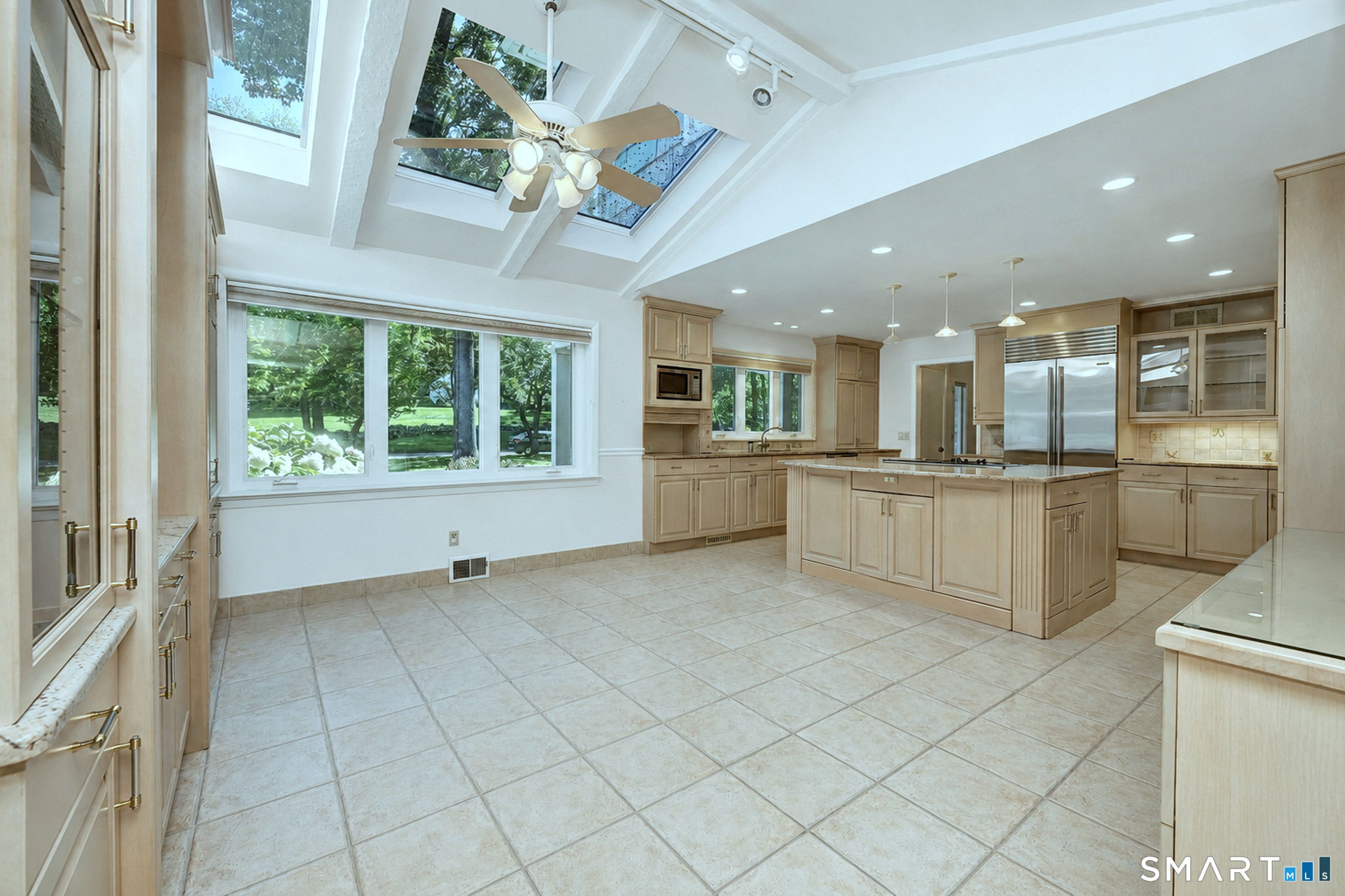 24 Inverness Road Trumbull, CT 06611 - Photo 8 of 40 Gallery Image 8