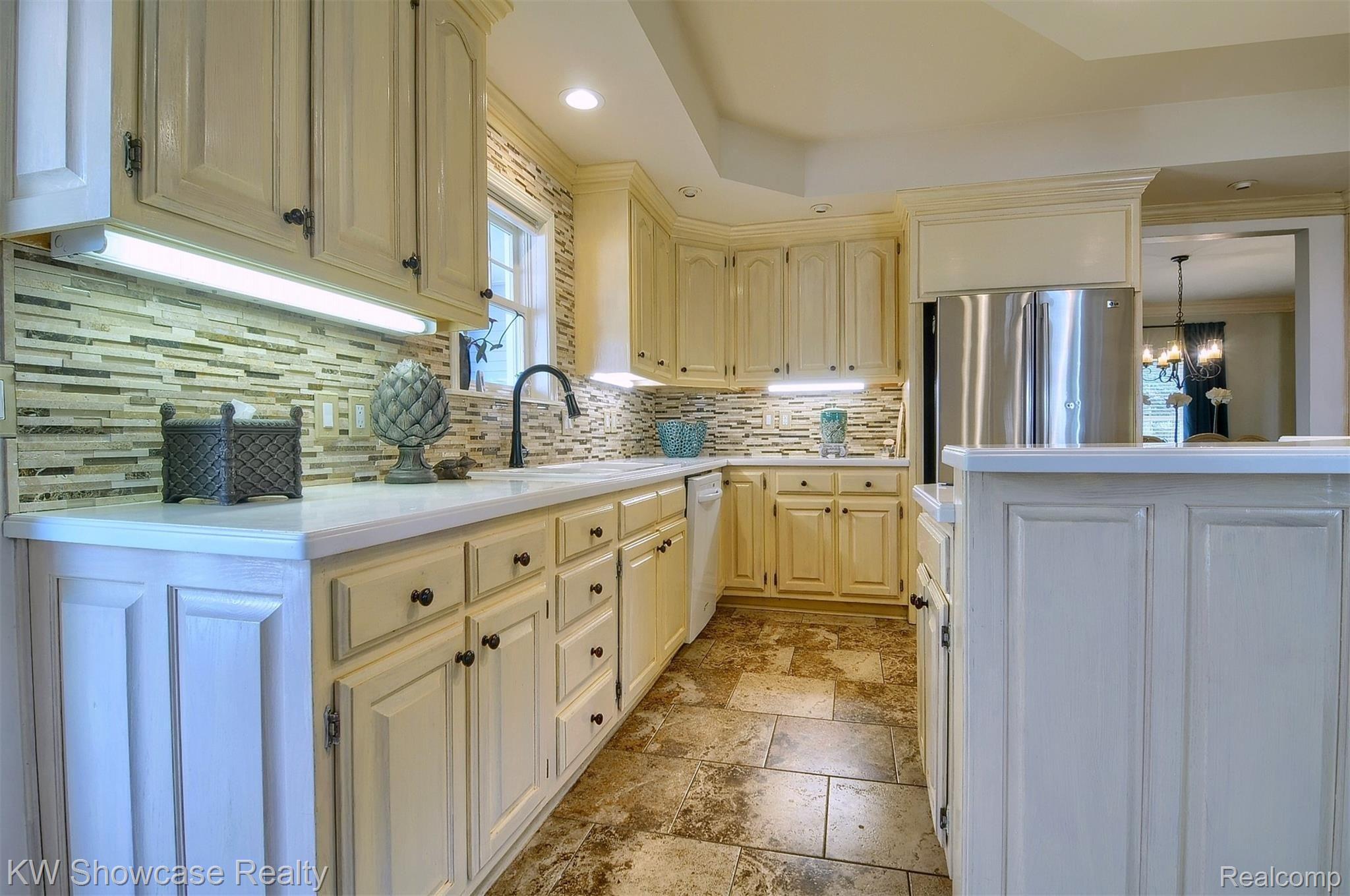 4073 Split Rail Lane Fenton, MI 48430 - Photo 8 of 37 9-Kitchen 2nd View.jpg