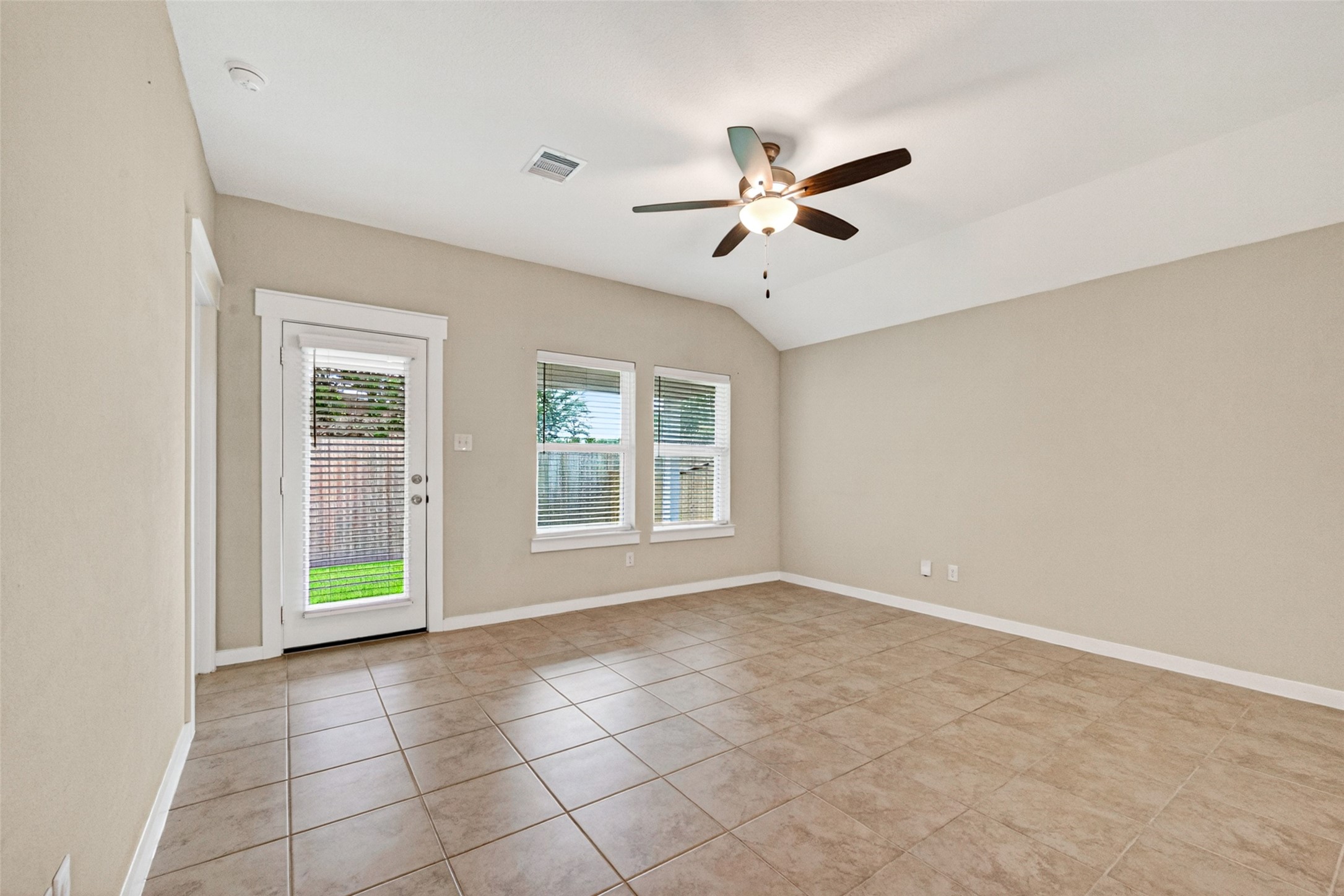 252 Laura Leigh Lane Angleton, TX 77515 - Photo 16 of 30