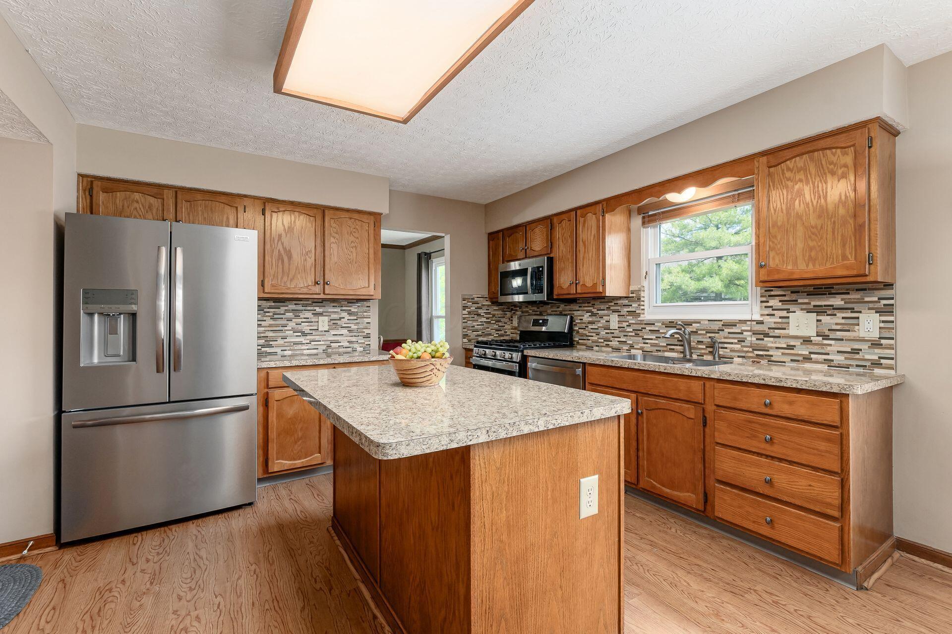 1042 Rousseau Lane Galloway, OH 43119 - Photo 8 of 47 007_ Ln Galloway OH 43119 USA
