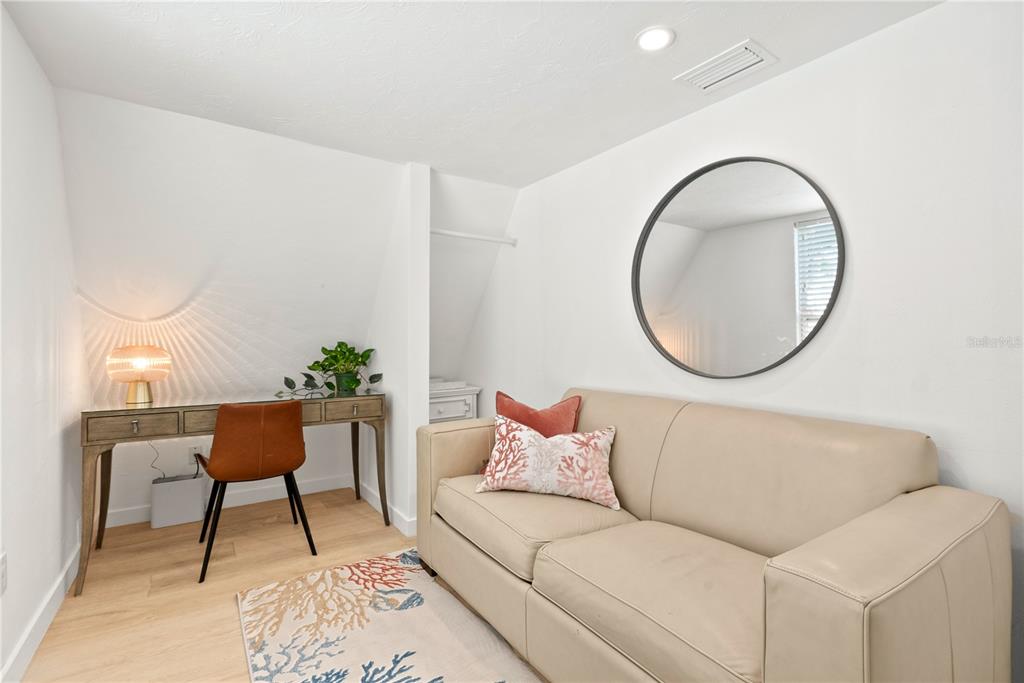 1909 High Point Drive Sarasota, FL 34236 - Photo 21 of 26 a living room with a couch and a potted plant