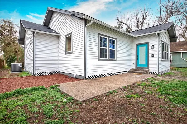 $1,500 | 225 East Alice Avenue, Kingsville, TX 78363