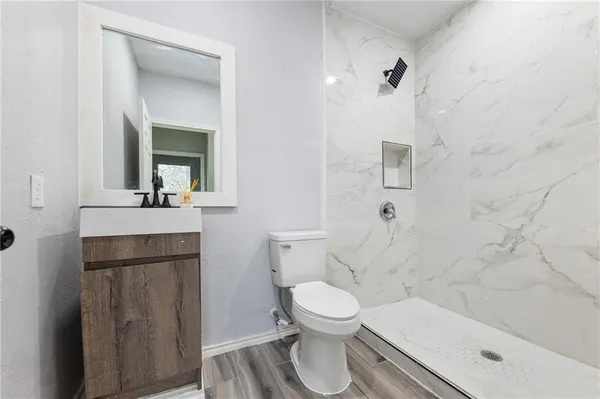 $1,500 | 225 East Alice Avenue, Kingsville, TX 78363