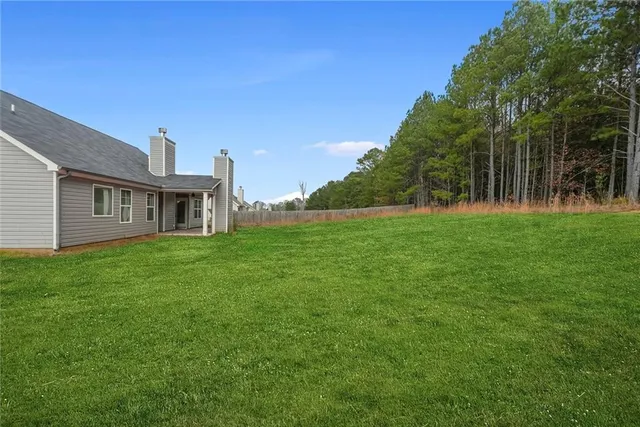 a view of a house with a yard