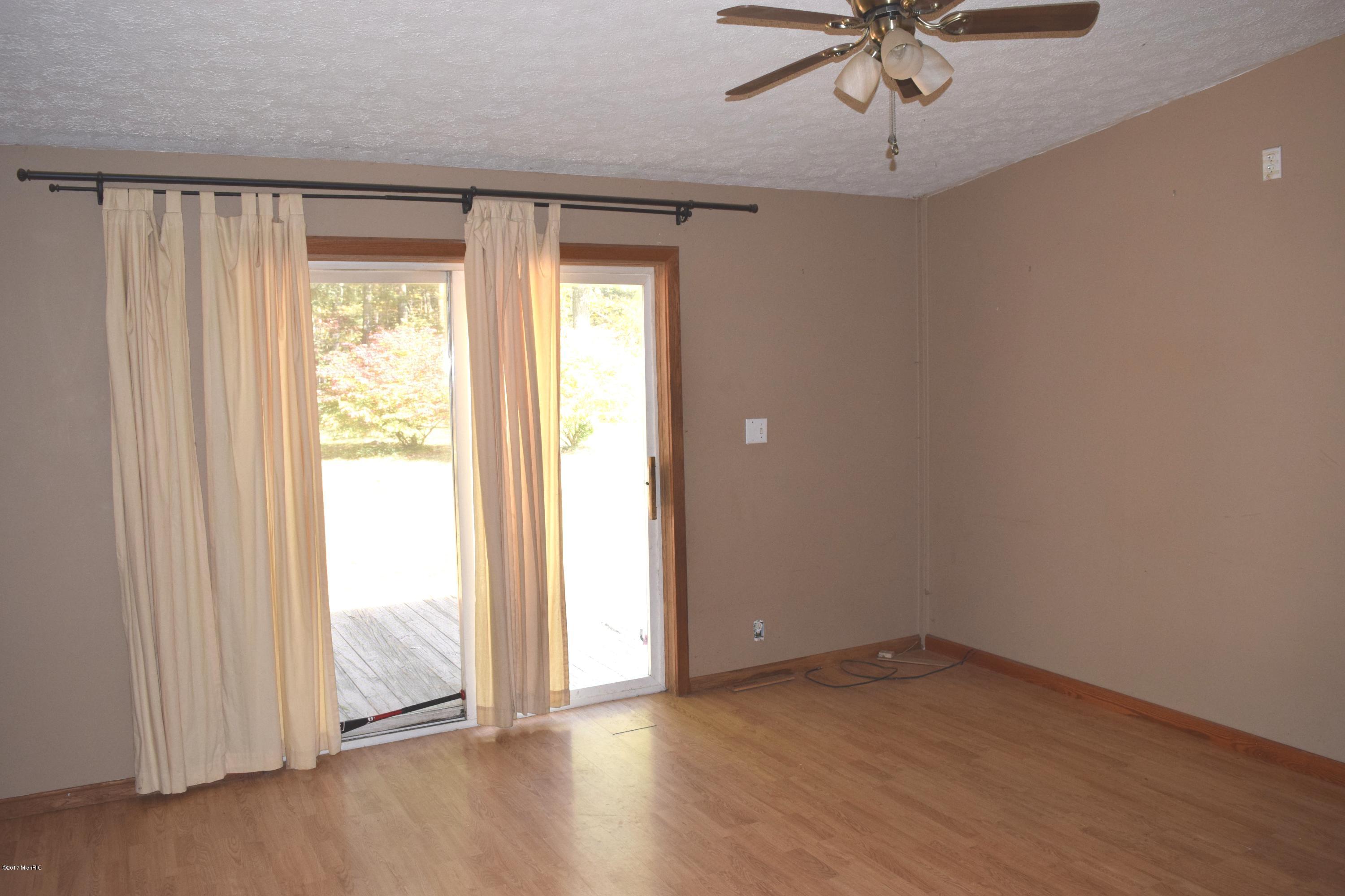 1116 South Maple Island Road Muskegon, MI 49442 - Photo 14 of 23 Family