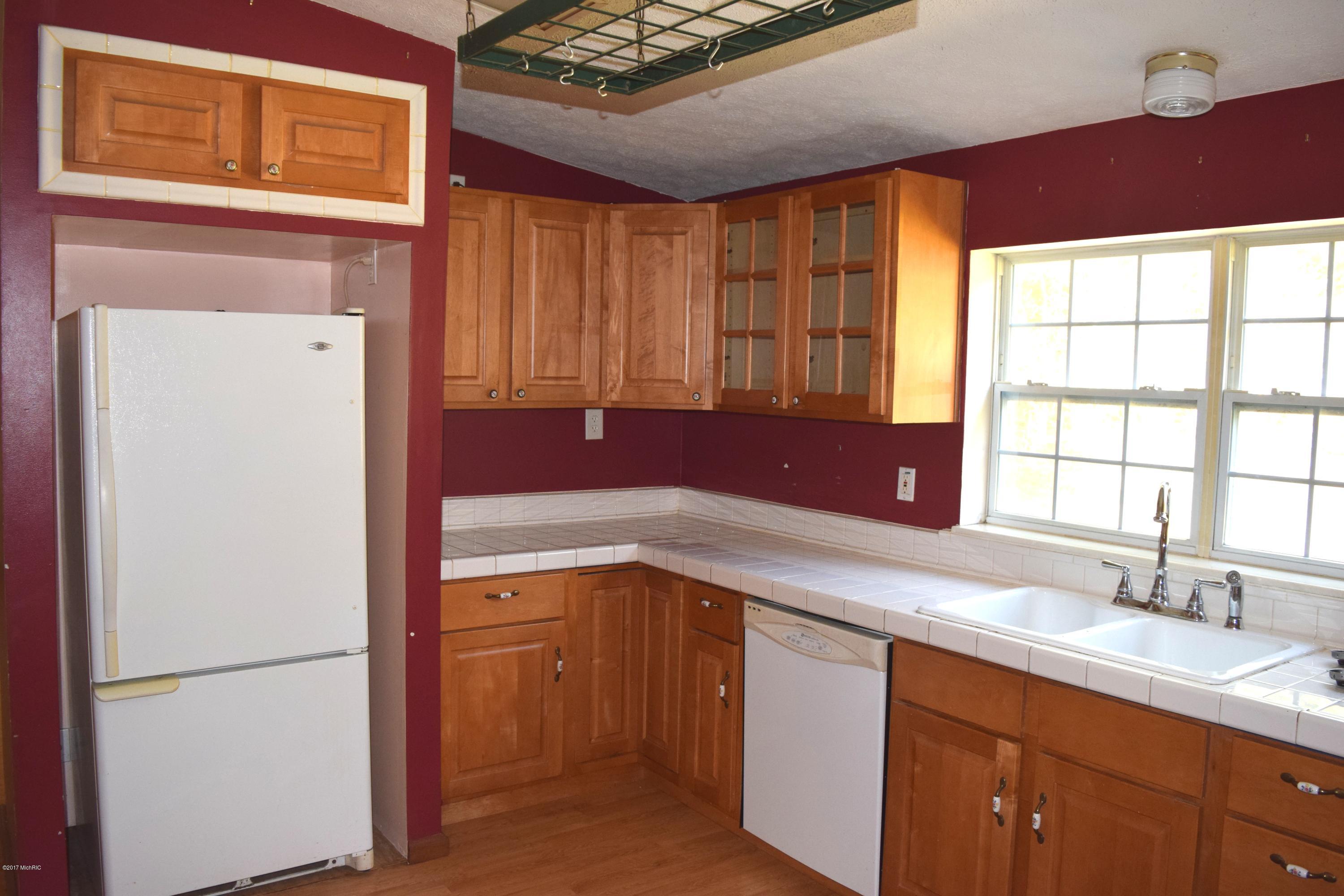 1116 South Maple Island Road Muskegon, MI 49442 - Photo 16 of 23 kitchen 3