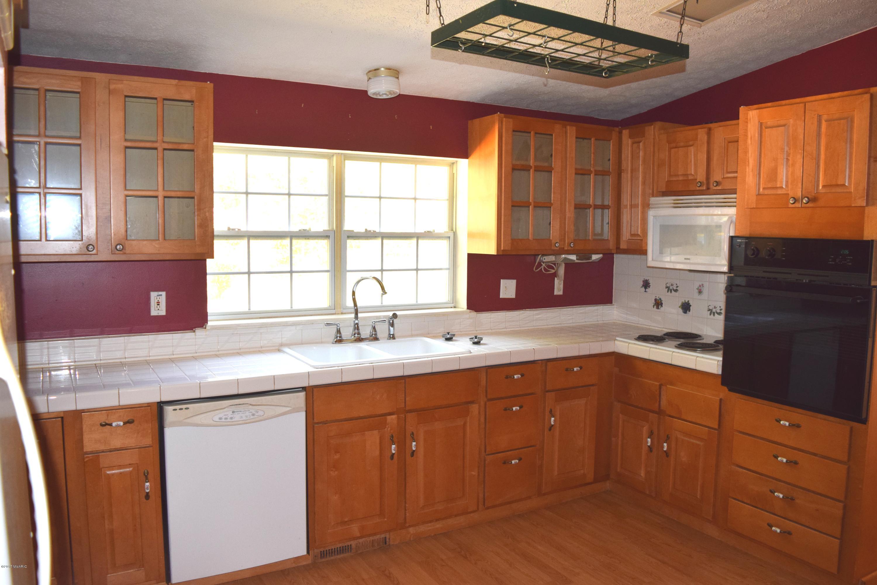 1116 South Maple Island Road Muskegon, MI 49442 - Photo 17 of 23 Kitchen 1