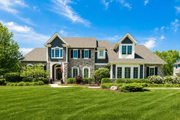 $1,100,000 | 1260 4 Winds Way, Hartland, WI 53029