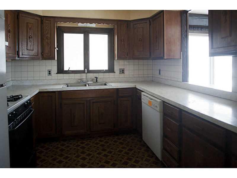 28 Staples Road Winterport, ME 04496 - Photo 7 of 22 Kitchen. U shaped kitchen is easy...