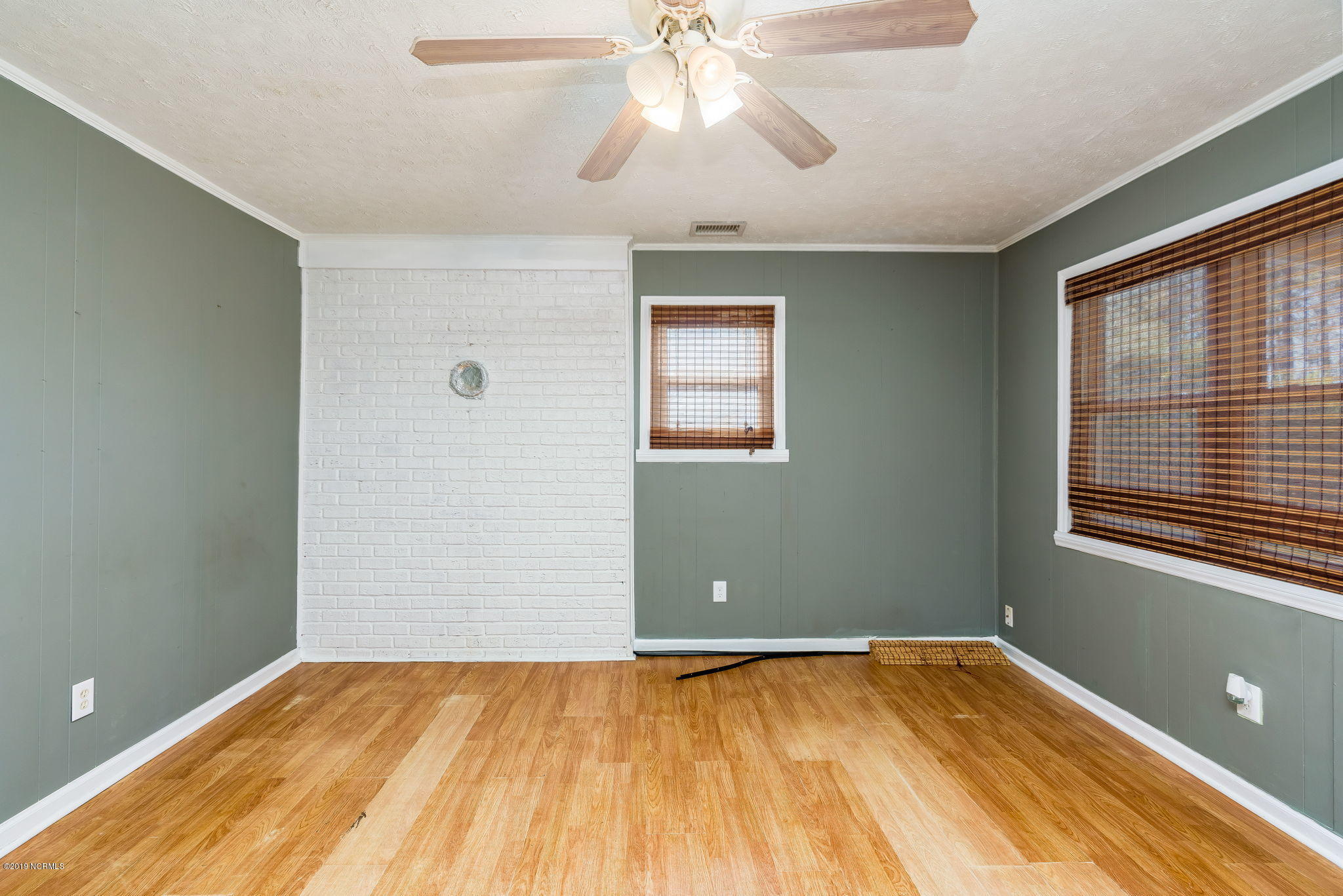 1174 McCrary Road Burgaw, NC 28425 - Photo 2 of 11 Living room