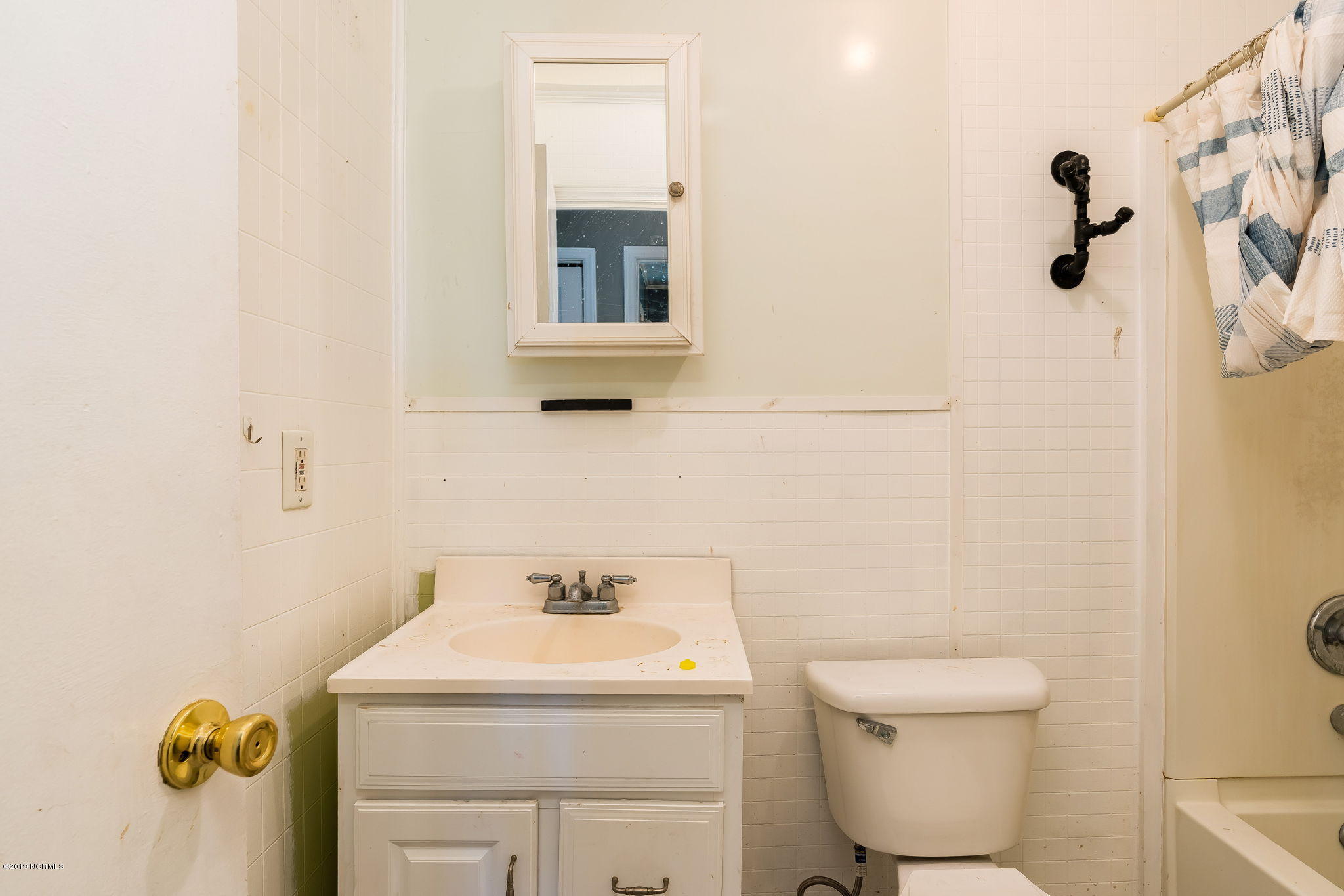 1174 McCrary Road Burgaw, NC 28425 - Photo 6 of 11 Bathroom