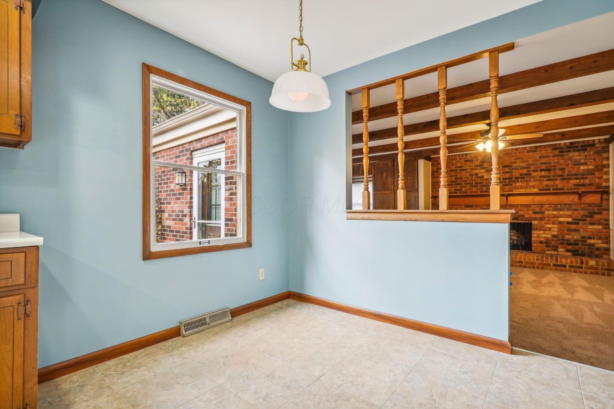 929 Old Farm Road Columbus, OH 43213 - Photo 7 of 20 Eat-in area of kitchen