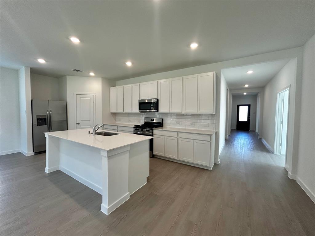 443 Ridge Drive Justin, TX 76247 - Photo 2 of 26 Gallery Image 2