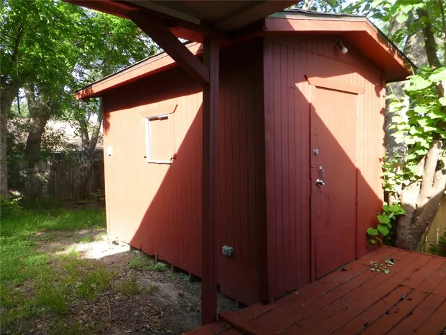 a view of a small yard