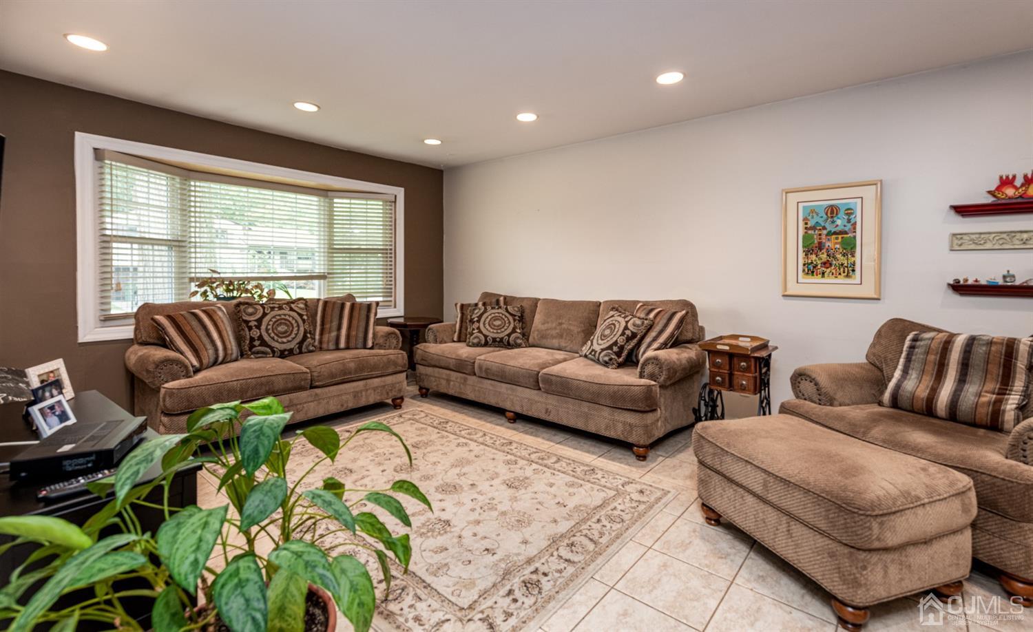 35 Larchmont Road Edison, NJ 08837 - Photo 3 of 23 a living room with furniture and a large window