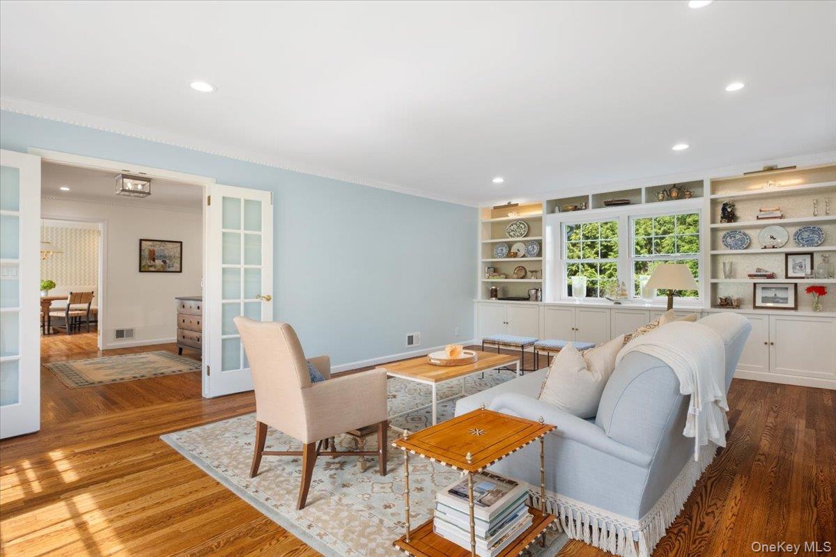 911 Cove Road Mamaroneck, NY 10543 - Photo 7 of 37 Gallery Image 7