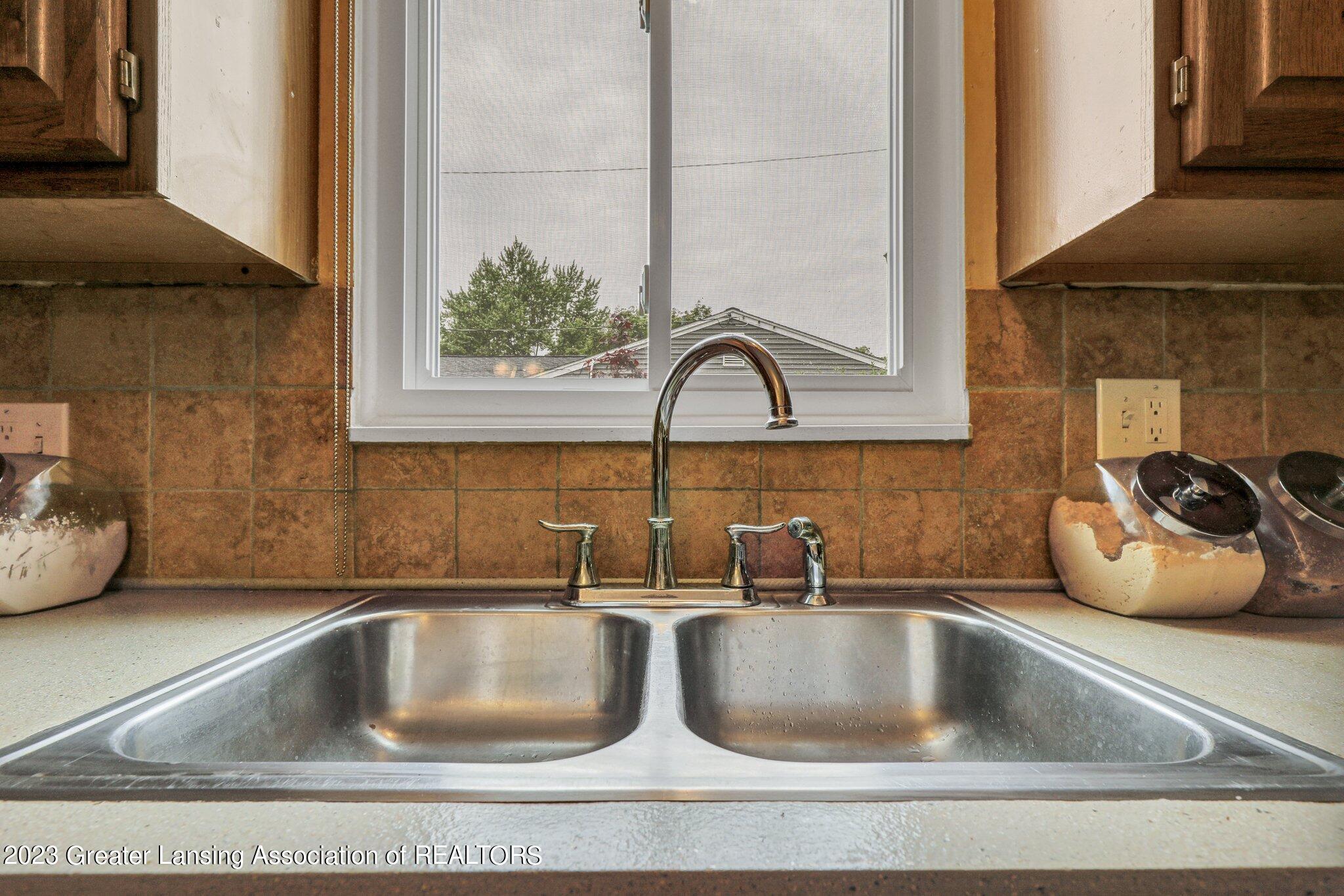 3017 Colchester Road Lansing, MI 48906 - Photo 15 of 40 10-web-or-mls-Open Ended Media-10