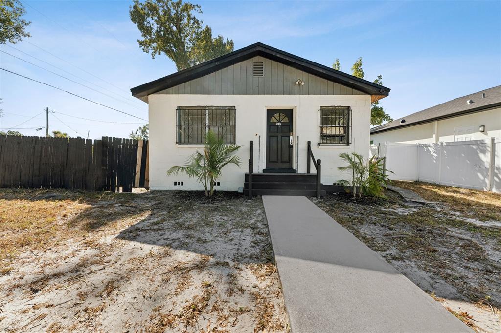 3102 West Leroy Street, Unit A Tampa, FL 33607 - Photo 5 of 21 a front view of a house with garden