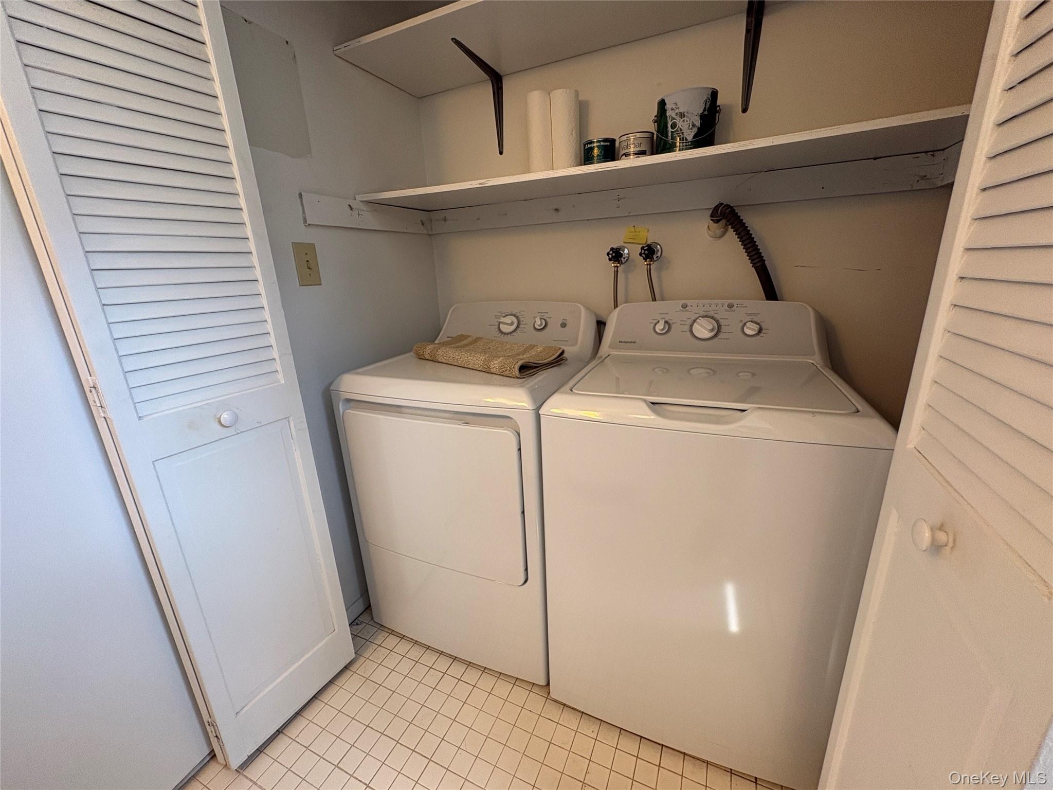 491 Stratford Lane Ridge, NY 11961 - Photo 18 of 24 a utility room with dryer and washer