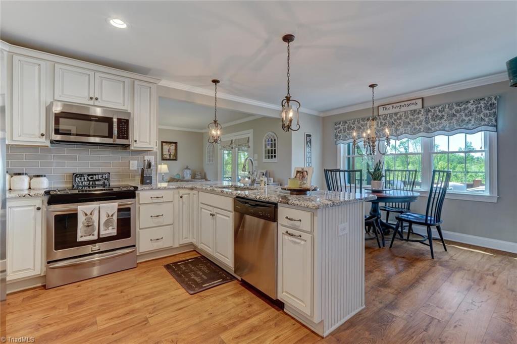251 Sunset View Road Reidsville, NC 27320 - Photo 8 of 32