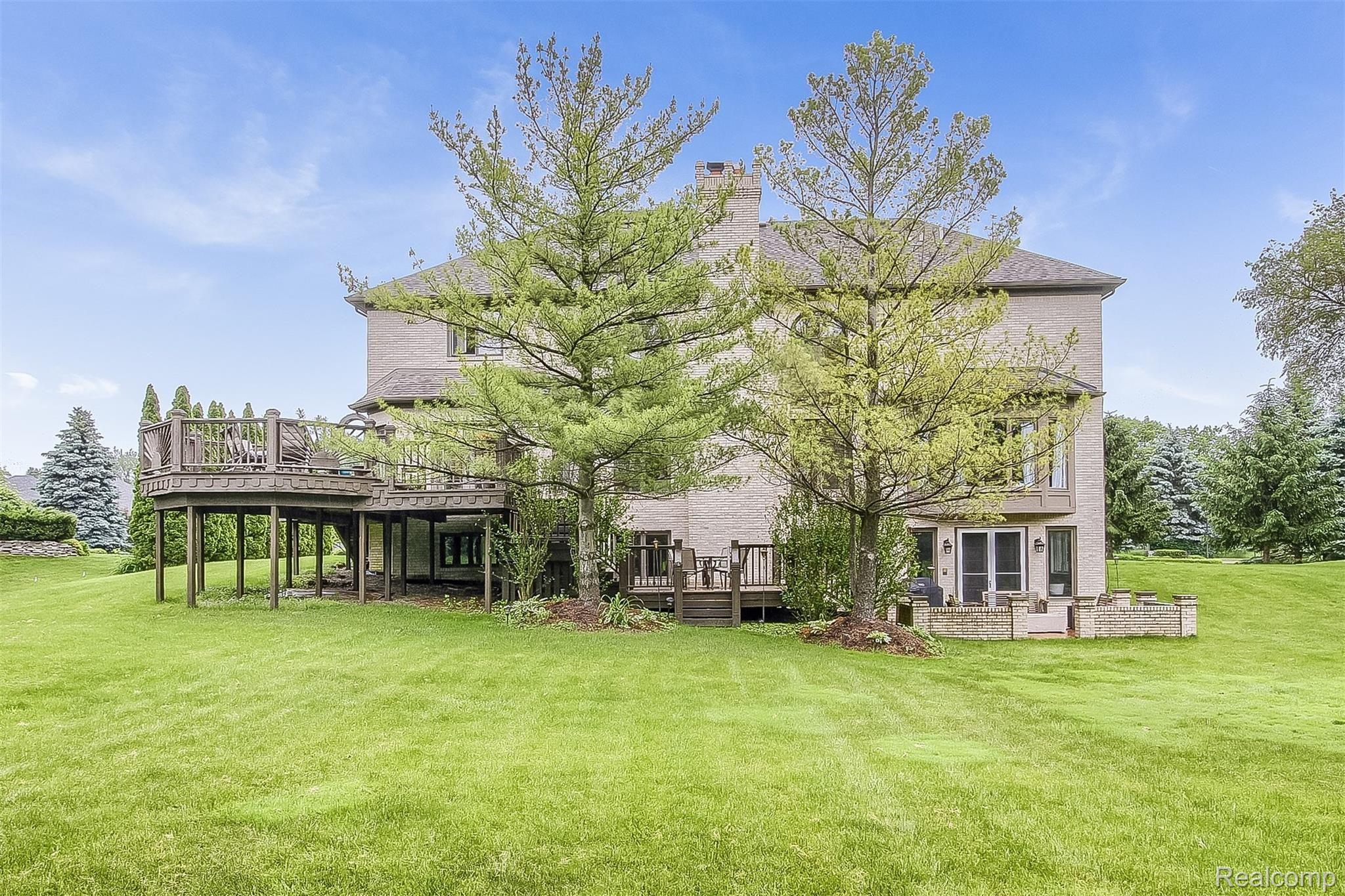 4446 Southacre Lane Rochester, MI 48306 - Photo 52 of 70 52-Rear.jpg