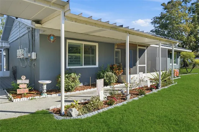 a view of a dinning room with a table and chairs