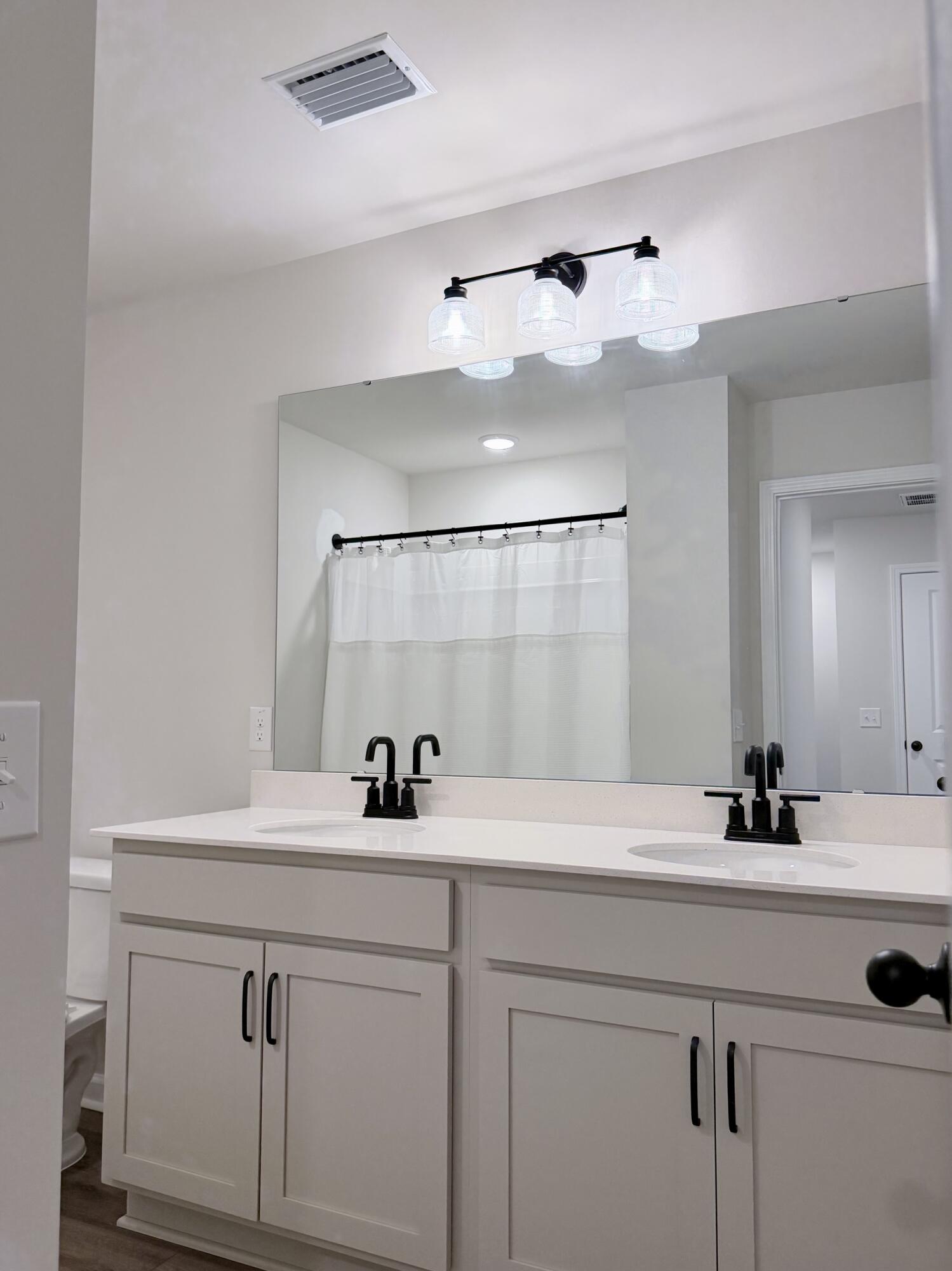 5138 Double Eagle Loop Summerville, SC 29485 - Photo 22 of 35 Shared full bathroom on 3rd flr
