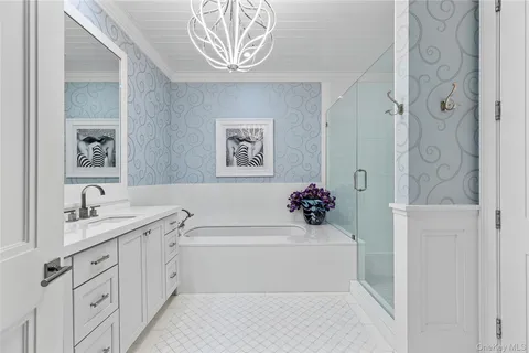 $4,585,000 | 2000 Royal Court, Unit 2103/2105, North Hills, NY 11040