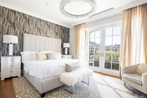 $4,585,000 | 2000 Royal Court, Unit 2103/2105, North Hills, NY 11040