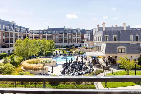 $4,585,000 | 2000 Royal Court, Unit 2103/2105, North Hills, NY 11040
