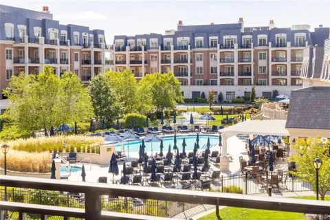$4,585,000 | 2000 Royal Court, Unit 2103/2105, North Hills, NY 11040