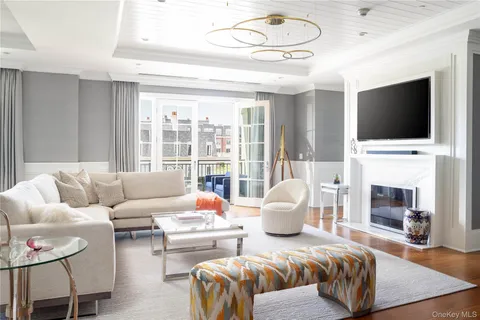 $4,585,000 | 2000 Royal Court, Unit 2103/2105, North Hills, NY 11040