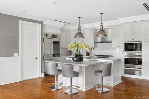 $4,585,000 | 2000 Royal Court, Unit 2103/2105, North Hills, NY 11040