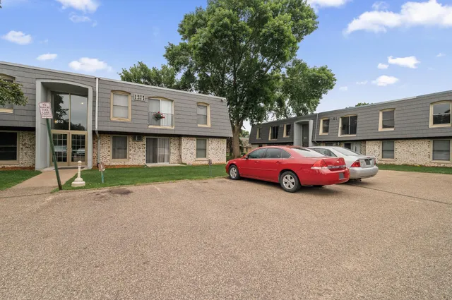 $119,000 | 814 9th Avenue South, Unit 5, Hopkins, MN 55343