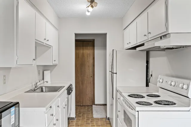 $119,000 | 814 9th Avenue South, Unit 5, Hopkins, MN 55343