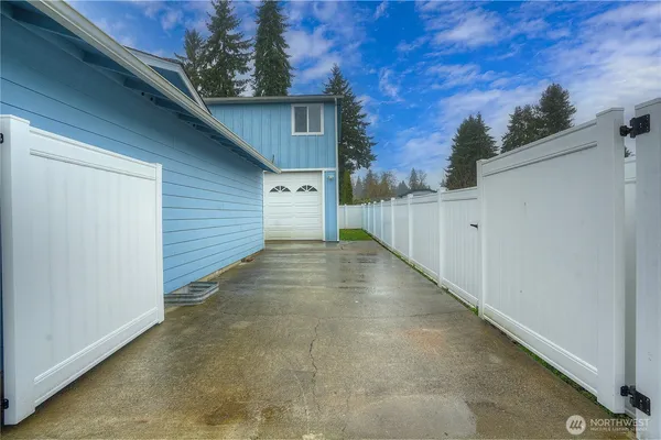 $695,999 | 2412 Lexington Street, Steilacoom, WA 98388