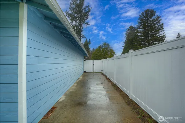$695,999 | 2412 Lexington Street, Steilacoom, WA 98388