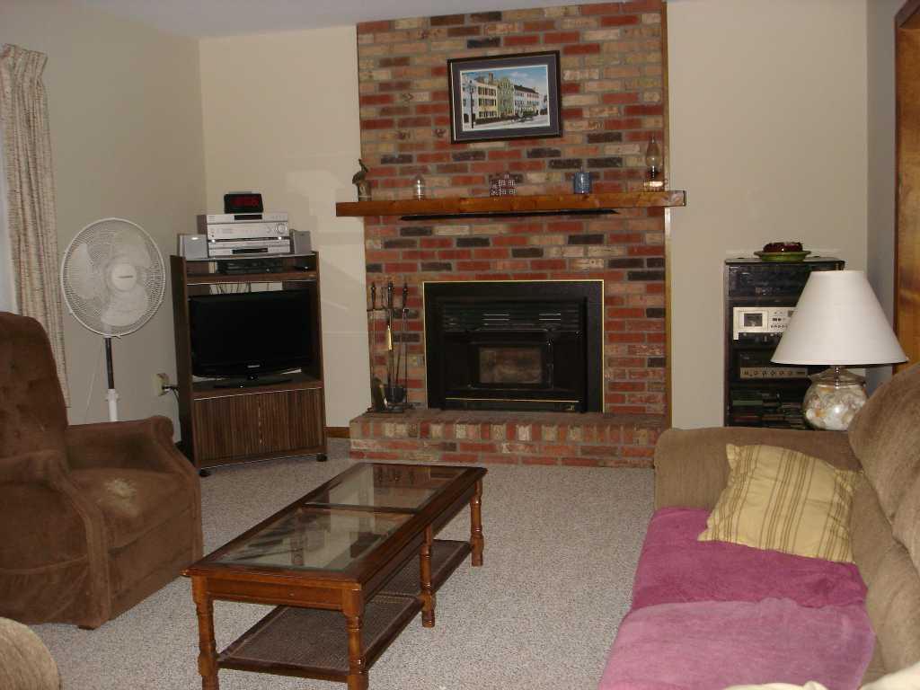 668 Dalton Division Road Pittsfield, MA 01201 - Photo 4 of 8 Living Room